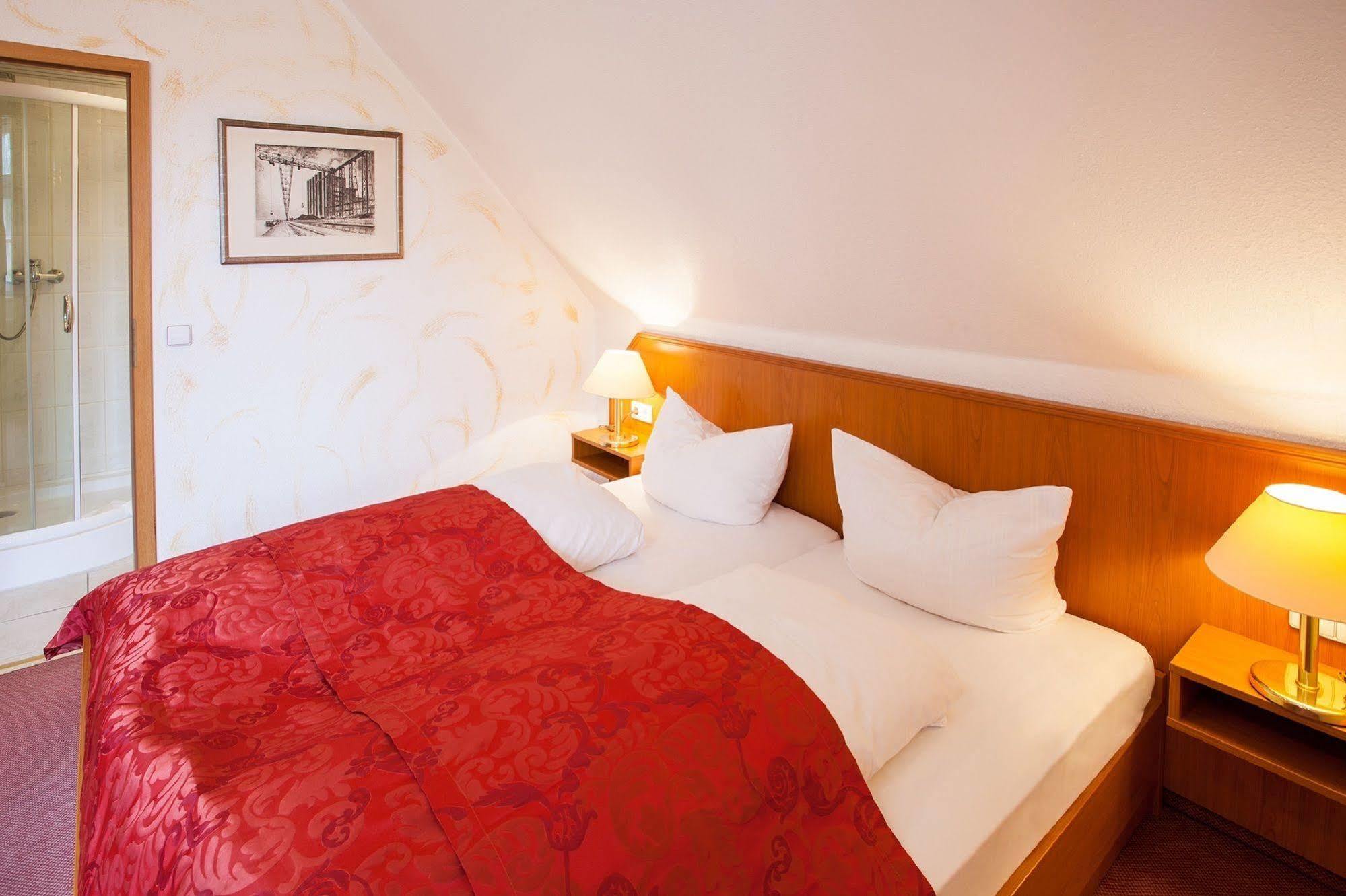 Hotel Alter Wolf Wolfsburg Ngoại thất bức ảnh